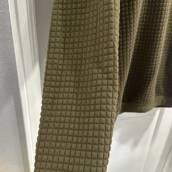 ⭐️SOLD⭐️ NWOT Men’s Forest Green Waffle Knit Hoodie - Picture 3 of 6